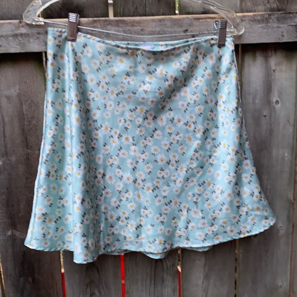 No Boundaries satin floral skirt sz. M
